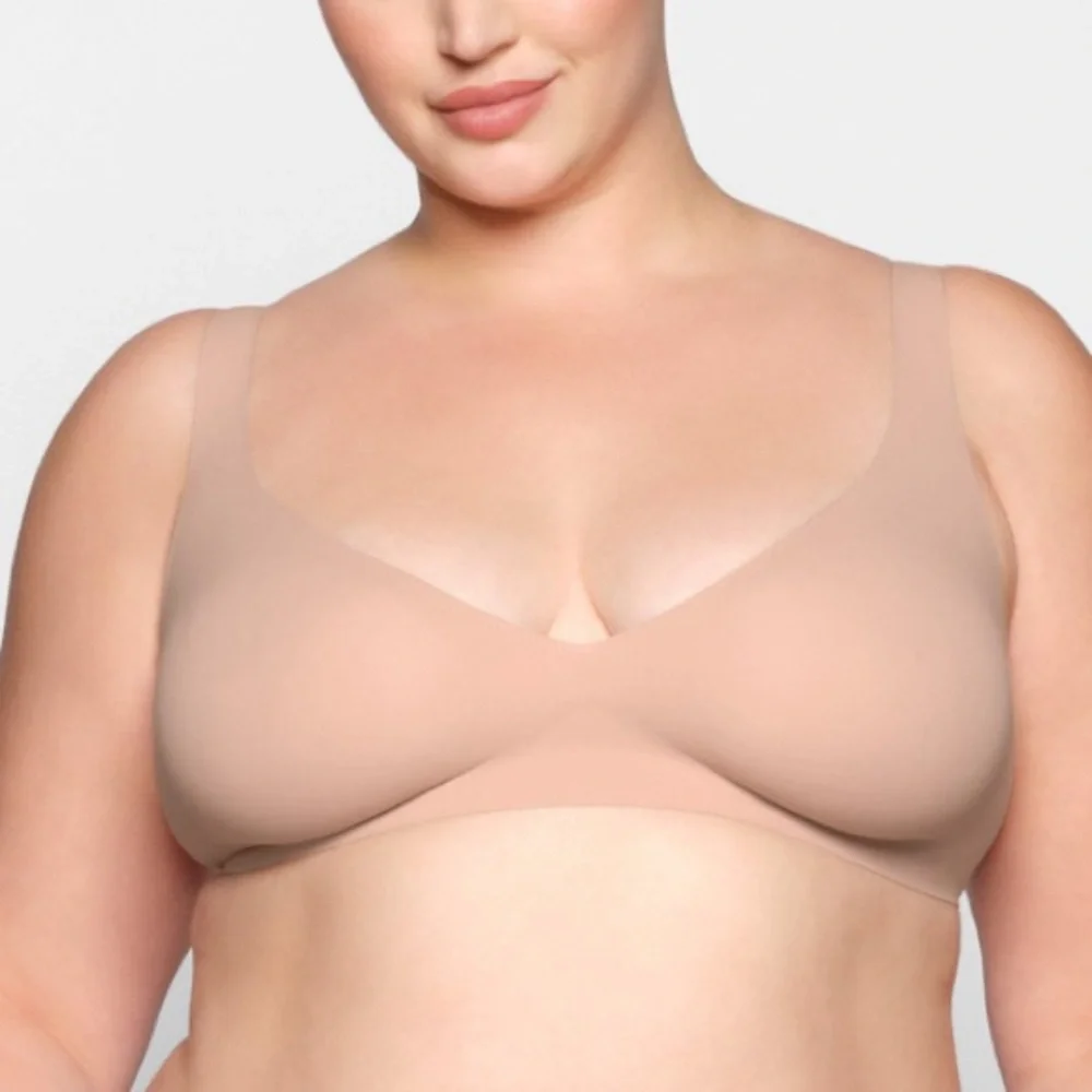 SKIMS NAKED PLUNGE BRALETTE - Picture 2 of 10